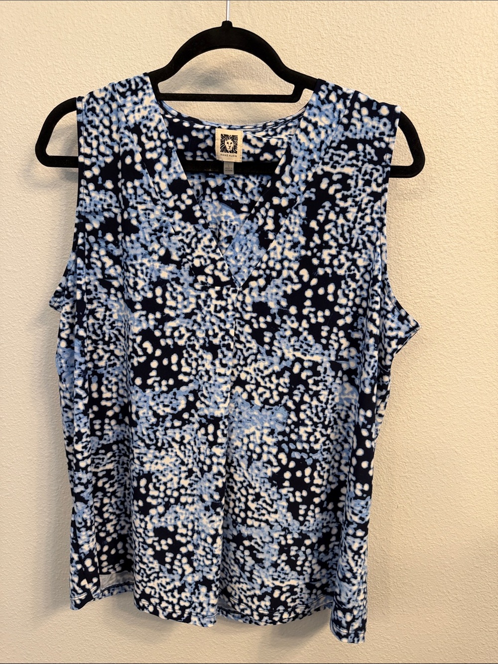 Anne Klein Navy and Light Blue Sleeveless V-Neck Tank
